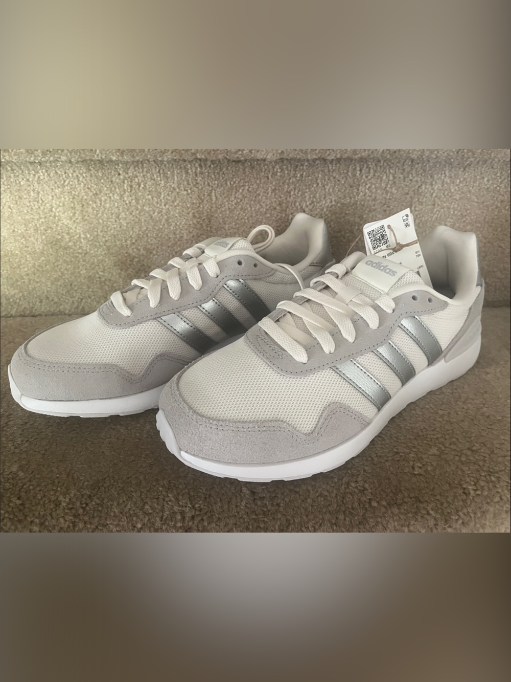 Women's adidas run 60s 4.0 size 8 Classic Mesh & Suede in White and Silver